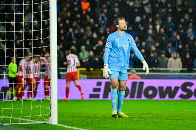 Club Brugge v Atletico de Madrid - UEFA Champions League BRUGGE, BELGIUM - FEBRUARY 18 : Mignolet Simon goalkeeper of Club Brugge dejected after an opponent s goal from Ordonez Joel defender of Club Brugge against his team during the UEFA Champions League 2025 26 knockout phase play-off match first leg between Club Brugge and Atletico de Madrid on February 18, 2026 in Brugge, Belgium, 18 02 2026 Brugge Belgium  Copyright: xJanxDexMeuleneirx