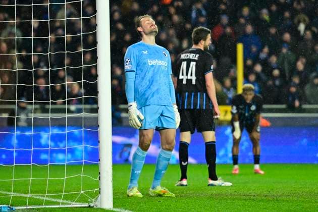 Club Brugge v Atletico de Madrid - UEFA Champions League BRUGGE, BELGIUM - FEBRUARY 18 : Mignolet Simon goalkeeper of Club Brugge dejected after an opponent s goal from Ordonez Joel defender of Club Brugge against his team during the UEFA Champions League 2025 26 knockout phase play-off match first leg between Club Brugge and Atletico de Madrid on February 18, 2026 in Brugge, Belgium, 18 02 2026 Brugge Belgium  Copyright: xJanxDexMeuleneirx