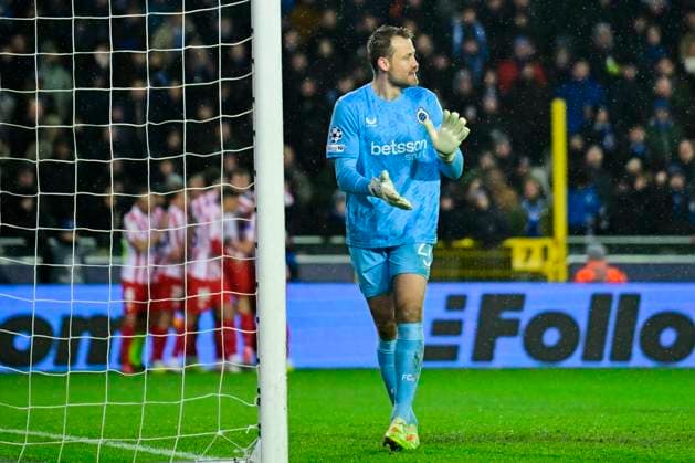 Club Brugge v Atletico de Madrid - UEFA Champions League BRUGGE, BELGIUM - FEBRUARY 18 : Mignolet Simon goalkeeper of Club Brugge dejected after an opponent s goal from Ordonez Joel defender of Club Brugge against his team during the UEFA Champions League 2025 26 knockout phase play-off match first leg between Club Brugge and Atletico de Madrid on February 18, 2026 in Brugge, Belgium, 18 02 2026 Brugge Belgium  Copyright: xJanxDexMeuleneirx