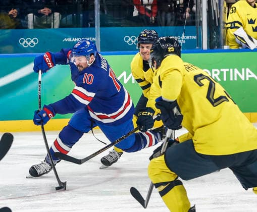 United States JT Miller (10) takes a shot on goal in the third period of the Men s Hockey Playoff Quarter-final game between Sweden and the USA at the Milano Santagiulia Ice hockey, Eishockey Arena in Milan, Italy, on Wednesday, February 18, 2026.  OLY20260218335 AARONxJOSEFCZYK