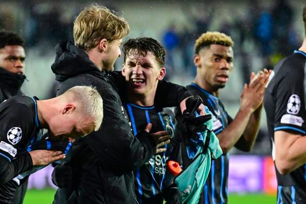 Club Brugge v Atletico de Madrid - UEFA Champions League BRUGGE, BELGIUM - FEBRUARY 18 : Jackers Nordin goalkeeper of Club Brugge, Tzolis Christos forward of Club Brugge after the game during the UEFA Champions League 2025 26 knockout phase play-off match first leg between Club Brugge and Atletico de Madrid on February 18, 2026 in Brugge, Belgium, 18 02 2026 Brugge Belgium  Copyright: xJanxDexMeuleneirx