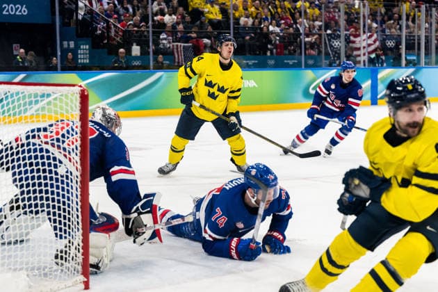260218 Joel Eriksson Ek of Sweden looks dejected in the men s Ice hockey, Eishockey quarterfinal between USA and Sweden during day 12 of the 2026 Winter Olympics on February 18, 2026 in Milan. Photo: Carl Sandin BILDBYRAN kod CS EW0641 ishockey ice hockey Olympic Games, Olympische Spiele, Olympia, OS olympics winter olympics os ol olympiska spel vinter-os olympiske leker milano cortina 2026 milan cortina 2026 milano cortina 2026 olympic games milano cortina 2026 winter olympic games milano cortina-os milano cortina-ol vinter-ol 12 bbeng sverige sweden usa quarterfinal kvartsfinal depp dejected *** 260218 Joel Eriksson Ek of Sweden looks dejected in the men s ice hockey quarterfinal between USA and Sweden during day 12 of the 2026 Winter Olympics on February 18, 2026 in Milan Photo Carl Sandin BILDBYRAN code CS EW0641 ice hockey ice hockey olympic games olympics winter olympics os ol olympiska spel vinter os olympiske leker milano cortina 2026 milan cortina 2026 milano cortina 2026 olympic games milano cortina 2026 winter olympic games milano cortina os milano cortina ol vinter ol 12 bbeng sverige sweden usa quarterfinal kvartfinal depp dejected  Copyright: CARLxSANDIN BB260218CS084