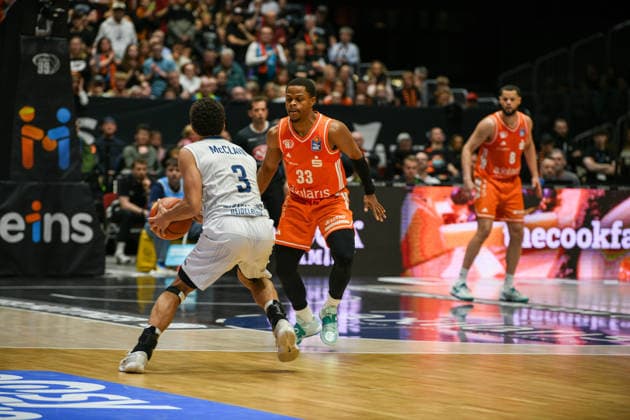 easyCredit Basketball Bundesliga, 21. Spieltag, Niners Chemnitz -MLP Academics Heidelberg 18.02.2026 ab 20.00 Uhr Chemnitz, Chemnitz Arena Im Foto: Kevin McClain(3), Eric Washington(33) easyCredit Basketball Bundesliga, 21. Spieltag, Niners Chemnitz -MLP Academics Heidelberg Leipzig Sachsen Deutschland Copyright: xEHLxMedia MichelxKöhlerx 20261802-Niners-Heidelberg_059