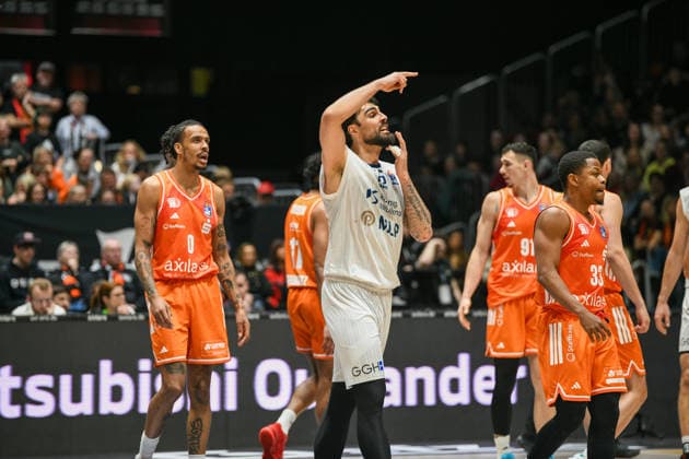 easyCredit Basketball Bundesliga, 21. Spieltag, Niners Chemnitz -MLP Academics Heidelberg 18.02.2026 ab 20.00 Uhr Chemnitz, Chemnitz Arena Im Foto:v.l. Kevin Yebo(0), Paul Zipser(9) easyCredit Basketball Bundesliga, 21. Spieltag, Niners Chemnitz -MLP Academics Heidelberg Leipzig Sachsen Deutschland Copyright: xEHLxMedia MichelxKöhlerx 20261802-Niners-Heidelberg_064