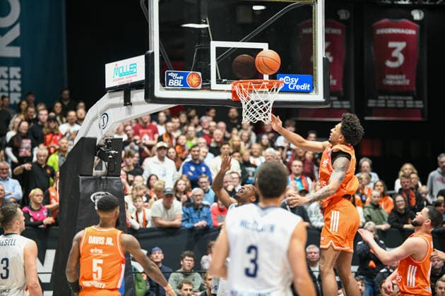 easyCredit Basketball Bundesliga, 21. Spieltag, Niners Chemnitz -MLP Academics Heidelberg 18.02.2026 ab 20.00 Uhr Chemnitz, Chemnitz Arena Im Foto: Cory Davis(5), Roman Bedime(35) easyCredit Basketball Bundesliga, 21. Spieltag, Niners Chemnitz -MLP Academics Heidelberg Leipzig Sachsen Deutschland Copyright: xEHLxMedia MichelxKöhlerx 20261802-Niners-Heidelberg_078
