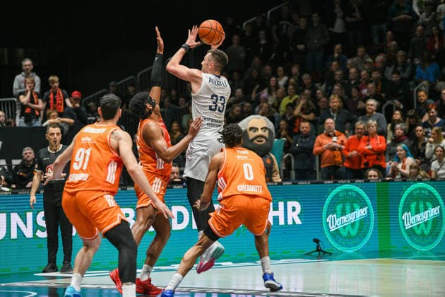 easyCredit Basketball Bundesliga, 21. Spieltag, Niners Chemnitz -MLP Academics Heidelberg 18.02.2026 ab 20.00 Uhr Chemnitz, Chemnitz Arena Im Foto:Yordan Minchev(91), Kostja Mushidi(11), Ryan Mikesell(33), Kevin Yebo(0) easyCredit Basketball Bundesliga, 21. Spieltag, Niners Chemnitz -MLP Academics Heidelberg Leipzig Sachsen Deutschland Copyright: xEHLxMedia MichelxKöhlerx 20261802-Niners-Heidelberg_106