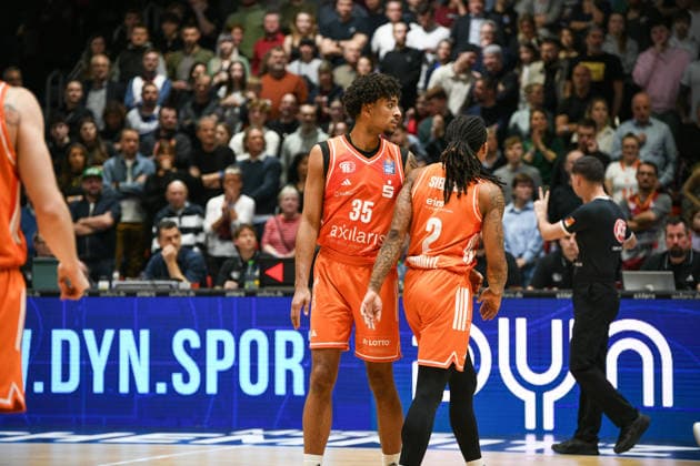easyCredit Basketball Bundesliga, 21. Spieltag, Niners Chemnitz -MLP Academics Heidelberg 18.02.2026 ab 20.00 Uhr Chemnitz, Chemnitz Arena Im Foto:Roman Bedime(35), Nike Sibande(2) easyCredit Basketball Bundesliga, 21. Spieltag, Niners Chemnitz -MLP Academics Heidelberg Leipzig Sachsen Deutschland Copyright: xEHLxMedia MichelxKöhlerx 20261802-Niners-Heidelberg_079