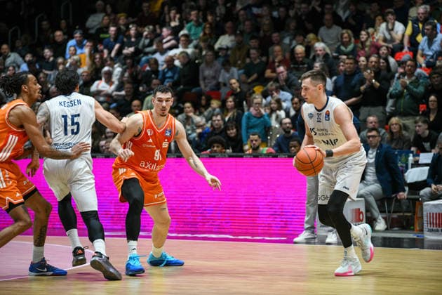 easyCredit Basketball Bundesliga, 21. Spieltag, Niners Chemnitz -MLP Academics Heidelberg 18.02.2026 ab 20.00 Uhr Chemnitz, Chemnitz Arena Im Foto:Marcel Keßen(15), Yordan Minchev(91) easyCredit Basketball Bundesliga, 21. Spieltag, Niners Chemnitz -MLP Academics Heidelberg Leipzig Sachsen Deutschland Copyright: xEHLxMedia MichelxKöhlerx 20261802-Niners-Heidelberg_101