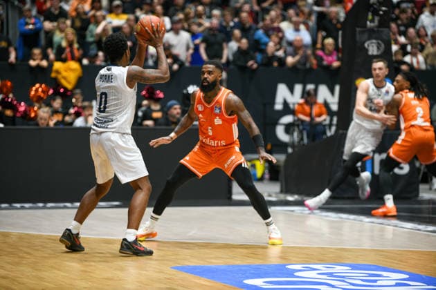 easyCredit Basketball Bundesliga, 21. Spieltag, Niners Chemnitz -MLP Academics Heidelberg 18.02.2026 ab 20.00 Uhr Chemnitz, Chemnitz Arena Im Foto: Damariae Horn(0), Cory Davis(5) easyCredit Basketball Bundesliga, 21. Spieltag, Niners Chemnitz -MLP Academics Heidelberg Leipzig Sachsen Deutschland Copyright: xEHLxMedia MichelxKöhlerx 20261802-Niners-Heidelberg_081