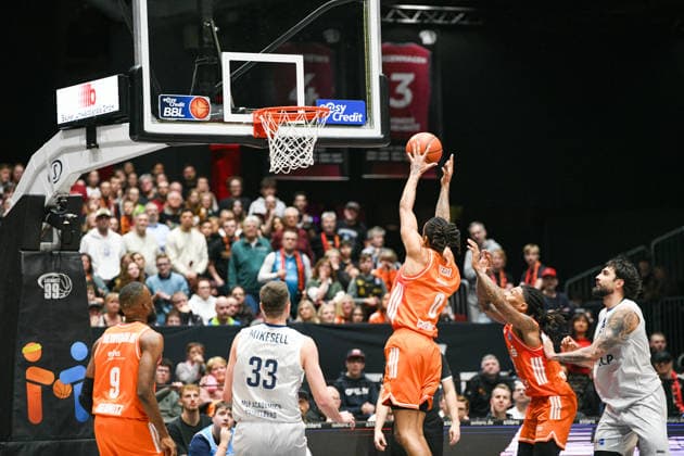 easyCredit Basketball Bundesliga, 21. Spieltag, Niners Chemnitz -MLP Academics Heidelberg 18.02.2026 ab 20.00 Uhr Chemnitz, Chemnitz Arena Im Foto: Kevin Yebo(0) im dunking easyCredit Basketball Bundesliga, 21. Spieltag, Niners Chemnitz -MLP Academics Heidelberg Leipzig Sachsen Deutschland Copyright: xEHLxMedia MichelxKöhlerx 20261802-Niners-Heidelberg_098