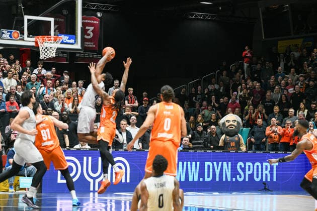 easyCredit Basketball Bundesliga, 21. Spieltag, Niners Chemnitz -MLP Academics Heidelberg 18.02.2026 ab 20.00 Uhr Chemnitz, Chemnitz Arena Im Foto: Dunking easyCredit Basketball Bundesliga, 21. Spieltag, Niners Chemnitz -MLP Academics Heidelberg Leipzig Sachsen Deutschland Copyright: xEHLxMedia MichelxKöhlerx 20261802-Niners-Heidelberg_114