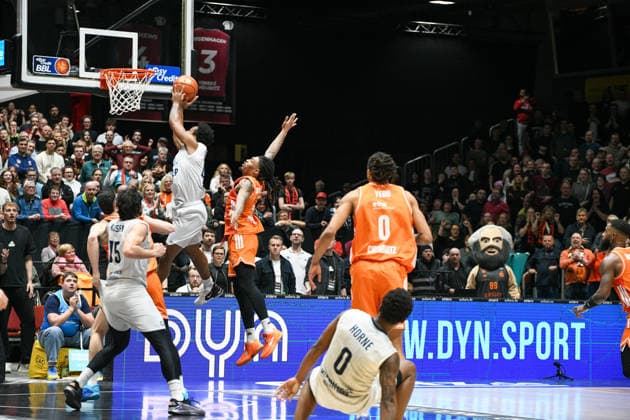 easyCredit Basketball Bundesliga, 21. Spieltag, Niners Chemnitz -MLP Academics Heidelberg 18.02.2026 ab 20.00 Uhr Chemnitz, Chemnitz Arena Im Foto: dunking easyCredit Basketball Bundesliga, 21. Spieltag, Niners Chemnitz -MLP Academics Heidelberg Leipzig Sachsen Deutschland Copyright: xEHLxMedia MichelxKöhlerx 20261802-Niners-Heidelberg_115