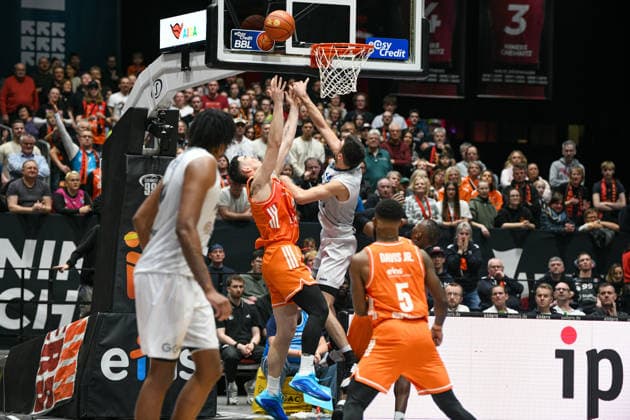 easyCredit Basketball Bundesliga, 21. Spieltag, Niners Chemnitz -MLP Academics Heidelberg 18.02.2026 ab 20.00 Uhr Chemnitz, Chemnitz Arena Im Foto:Yordan Minchev(91), Mateo Seric(21),Cory Davis(5) easyCredit Basketball Bundesliga, 21. Spieltag, Niners Chemnitz -MLP Academics Heidelberg Leipzig Sachsen Deutschland Copyright: xEHLxMedia MichelxKöhlerx 20261802-Niners-Heidelberg_120