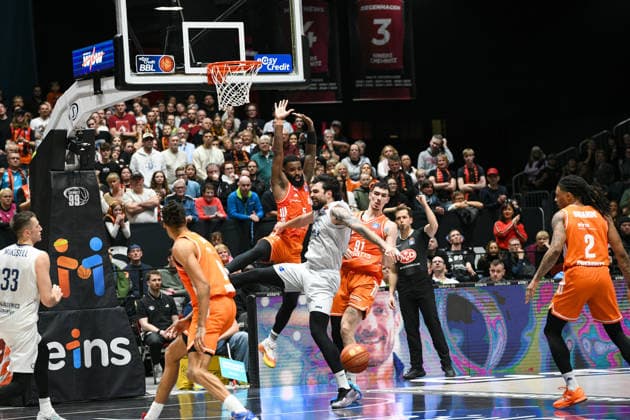 easyCredit Basketball Bundesliga, 21. Spieltag, Niners Chemnitz -MLP Academics Heidelberg 18.02.2026 ab 20.00 Uhr Chemnitz, Chemnitz Arena Im Foto: Foulspiel easyCredit Basketball Bundesliga, 21. Spieltag, Niners Chemnitz -MLP Academics Heidelberg Leipzig Sachsen Deutschland Copyright: xEHLxMedia MichelxKöhlerx 20261802-Niners-Heidelberg_121