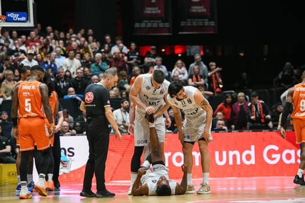 easyCredit Basketball Bundesliga, 21. Spieltag, Niners Chemnitz -MLP Academics Heidelberg 18.02.2026 ab 20.00 Uhr Chemnitz, Chemnitz Arena Im Foto: Verletzung Damariae Horn(0) easyCredit Basketball Bundesliga, 21. Spieltag, Niners Chemnitz -MLP Academics Heidelberg Leipzig Sachsen Deutschland Copyright: xEHLxMedia MichelxKöhlerx 20261802-Niners-Heidelberg_127