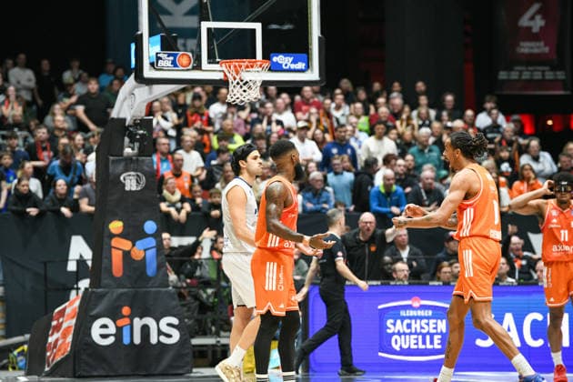 easyCredit Basketball Bundesliga, 21. Spieltag, Niners Chemnitz -MLP Academics Heidelberg 18.02.2026 ab 20.00 Uhr Chemnitz, Chemnitz Arena Im Foto: Cory Davis(5),Kevin Yebo(0) easyCredit Basketball Bundesliga, 21. Spieltag, Niners Chemnitz -MLP Academics Heidelberg Leipzig Sachsen Deutschland Copyright: xEHLxMedia MichelxKöhlerx 20261802-Niners-Heidelberg_132