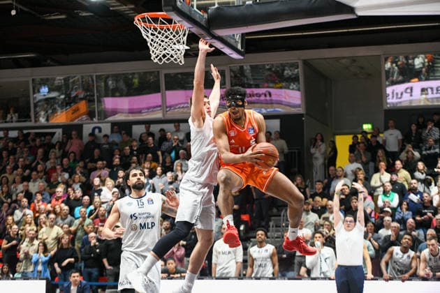 easyCredit Basketball Bundesliga, 21. Spieltag, Niners Chemnitz -MLP Academics Heidelberg 18.02.2026 ab 20.00 Uhr Chemnitz, Chemnitz Arena Im Foto:Kostja Mushidi(11), Marcel Keßen(15) easyCredit Basketball Bundesliga, 21. Spieltag, Niners Chemnitz -MLP Academics Heidelberg Leipzig Sachsen Deutschland Copyright: xEHLxMedia MichelxKöhlerx 20261802-Niners-Heidelberg_133