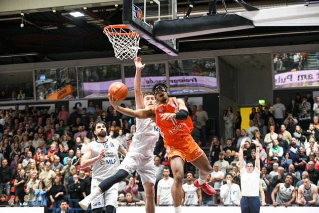 easyCredit Basketball Bundesliga, 21. Spieltag, Niners Chemnitz -MLP Academics Heidelberg 18.02.2026 ab 20.00 Uhr Chemnitz, Chemnitz Arena Im Foto:Kostja Mushidi(11), Marcel Keßen(15) easyCredit Basketball Bundesliga, 21. Spieltag, Niners Chemnitz -MLP Academics Heidelberg Leipzig Sachsen Deutschland Copyright: xEHLxMedia MichelxKöhlerx 20261802-Niners-Heidelberg_134