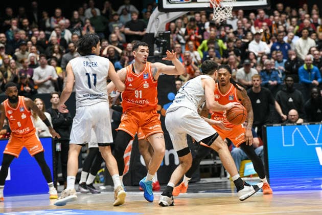 easyCredit Basketball Bundesliga, 21. Spieltag, Niners Chemnitz -MLP Academics Heidelberg 18.02.2026 ab 20.00 Uhr Chemnitz, Chemnitz Arena Im Foto: Erol Ersek(11), Yordan Minchev(91) easyCredit Basketball Bundesliga, 21. Spieltag, Niners Chemnitz -MLP Academics Heidelberg Leipzig Sachsen Deutschland Copyright: xEHLxMedia MichelxKöhlerx 20261802-Niners-Heidelberg_136