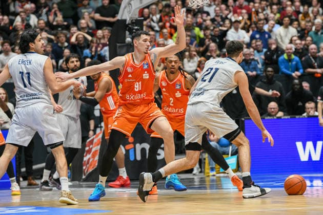 easyCredit Basketball Bundesliga, 21. Spieltag, Niners Chemnitz -MLP Academics Heidelberg 18.02.2026 ab 20.00 Uhr Chemnitz, Chemnitz Arena Im Foto: Erol Ersek(11), Yordan Minchev(91), Mateo Seric(21) easyCredit Basketball Bundesliga, 21. Spieltag, Niners Chemnitz -MLP Academics Heidelberg Leipzig Sachsen Deutschland Copyright: xEHLxMedia MichelxKöhlerx 20261802-Niners-Heidelberg_137