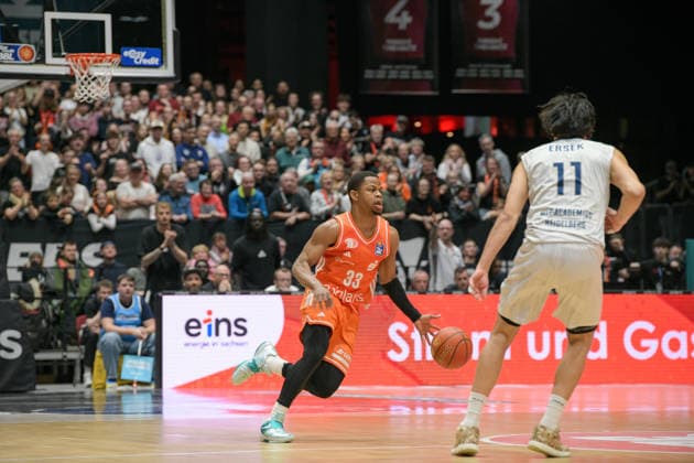 easyCredit Basketball Bundesliga, 21. Spieltag, Niners Chemnitz -MLP Academics Heidelberg 18.02.2026 ab 20.00 Uhr Chemnitz, Chemnitz Arena Im Foto: Eric Washington(33), Erol Ersek(11) easyCredit Basketball Bundesliga, 21. Spieltag, Niners Chemnitz -MLP Academics Heidelberg Leipzig Sachsen Deutschland Copyright: xEHLxMedia MichelxKöhlerx 20261802-Niners-Heidelberg_140