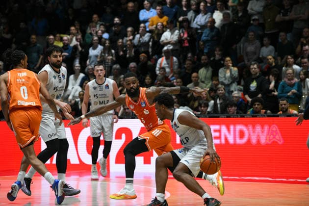easyCredit Basketball Bundesliga, 21. Spieltag, Niners Chemnitz -MLP Academics Heidelberg 18.02.2026 ab 20.00 Uhr Chemnitz, Chemnitz Arena Im Foto: Yordan Minchev(91),Cory Davis(5) easyCredit Basketball Bundesliga, 21. Spieltag, Niners Chemnitz -MLP Academics Heidelberg Leipzig Sachsen Deutschland Copyright: xEHLxMedia MichelxKöhlerx 20261802-Niners-Heidelberg_110