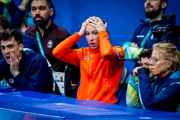 Suzanne Schulting of the Netherlands looks dejected while watching atheletes Women s 3000m Relay Finals, Milano Cortina 2026 Winter Olympics: Day 12, Short Track Speed skating, Eisschnelllauf - Milano Cortina 2026 Winter Olympics: Day 12, Milano Speed Skating Stadium, February 18, 2026, Milan, Italy.