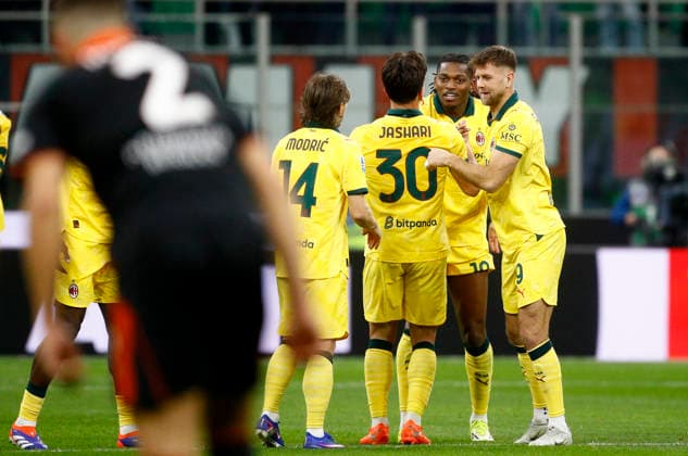 MILAN, ITALY - FEBRUARY 18: Rafael Leao of AC MIlan celebrates with teammates Niclas Fullkrug ,Luka Modric and Ardon Jashari after scoring his team first goal ,during the Serie A match between AC Milan and Como 1907 at Giuseppe Meazza Stadium on February 18, 2026 in Milan, Italy. (Photo by ) SPO 