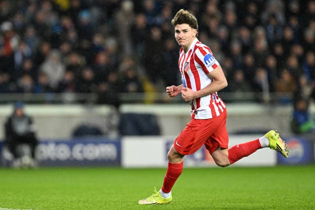 260218 Club Brugge vs Atletico Madrid Julian Alvarez (19) of Atletico celebrates after scoring the 0-1 goal during the Uefa Champions League Knock Out play offs first leg in season 2025 - 2026 between Club Brugge KV and Atletico de Madrid on February 18 , 2026 in Brugge, Belgium. (Photo by David Catry Isosport) Brugge Belgium  Copyright: xDavidxCatryx 20260218DC2_2145