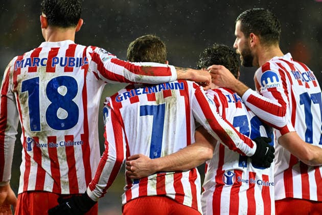 260218 Club Brugge vs Atletico Madrid players of Atletico celebrate after Atletico scored the 0-2 goal during the Uefa Champions League Knock Out play offs first leg in season 2025 - 2026 between Club Brugge KV and Atletico de Madrid on February 18 , 2026 in Brugge, Belgium. (Photo by David Catry Isosport) Brugge Belgium  Copyright: xDavidxCatryx 20260218DC2_3592