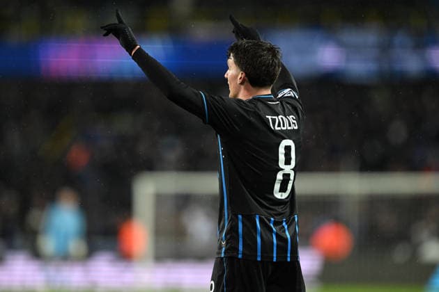 260218 Club Brugge vs Atletico Madrid Christos Tzolis (8) of Club Brugge celebrates after scoring the 3-3 equalizer goal during the Uefa Champions League Knock Out play offs first leg in season 2025 - 2026 between Club Brugge KV and Atletico de Madrid on February 18 , 2026 in Brugge, Belgium. (Photo by David Catry Isosport) Brugge Belgium  Copyright: xDavidxCatryx 20260218DC2_5629