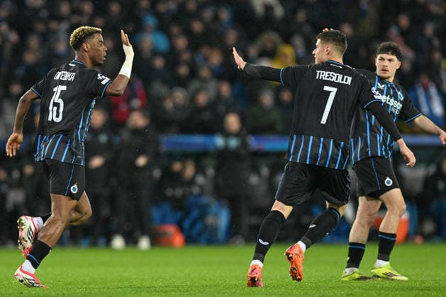 260218 Club Brugge vs Atletico Madrid Raphael Onyedika (15) of Club Brugge celebrates with Nicolo Tresoldi (7) of Club Brugge after scoring the 1-2 goal during the Uefa Champions League Knock Out play offs first leg in season 2025 - 2026 between Club Brugge KV and Atletico de Madrid on February 18 , 2026 in Brugge, Belgium. (Photo by David Catry Isosport) Brugge Belgium  Copyright: xDavidxCatryx 20260218DC2_3840