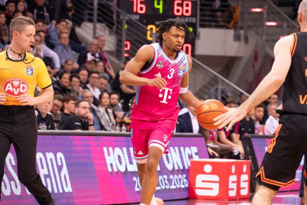 Deutschland: 1. Bundesliga Basketball easyCredit BBL 2025 2026 - Telekom Bonn vs SC RASTA Vechta - 21. Spieltag, 18.02.2026 - Telekom Dome (Bonn): am Ball Zachery Cooks (Telekom Bonn, 3) Copyright: xOrhanxHabashx