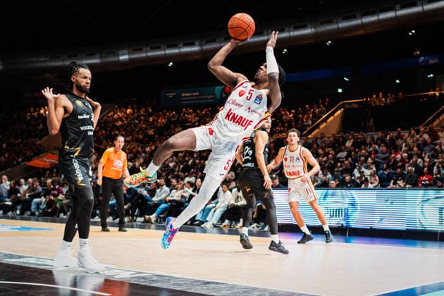 Easycredit BBL: Basketball Braunschweig Löwen - Fitness First Würzburger Baskets, 18.02.26 Marcus Carr (Würzburg Baskets, 5) wirft; Easycredit BBL: Basketball Braunschweig Löwen vs. Fitness First Würzburger Baskets am 18.02.2026 in der Volkswagen Halle, Braunschweig Copyright: xBEAUTIFULxSPORTS Tonhäuserx