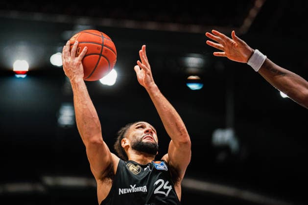 Easycredit BBL: Basketball Braunschweig Löwen - Fitness First Würzburger Baskets, 18.02.26 Kaza Kajami-Keane (Basketball Löwen Braunschweig, 24) am Ball; Easycredit BBL: Basketball Braunschweig Löwen vs. Fitness First Würzburger Baskets am 18.02.2026 in der Volkswagen Halle, Braunschweig Copyright: xBEAUTIFULxSPORTS Tonhäuserx