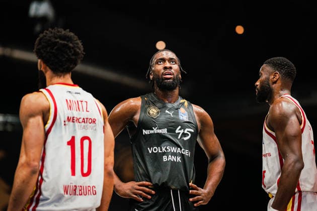 Easycredit BBL: Basketball Braunschweig Löwen - Fitness First Würzburger Baskets, 18.02.26 Oladapo Shittu (Basketball Löwen Braunschweig, 45); Easycredit BBL: Basketball Braunschweig Löwen vs. Fitness First Würzburger Baskets am 18.02.2026 in der Volkswagen Halle, Braunschweig Copyright: xBEAUTIFULxSPORTS Tonhäuserx