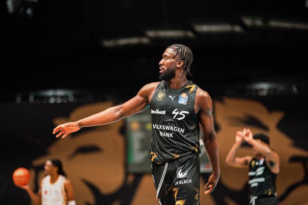 Easycredit BBL: Basketball Braunschweig Löwen - Fitness First Würzburger Baskets, 18.02.26 Oladapo Shittu (Basketball Löwen Braunschweig, 45); Easycredit BBL: Basketball Braunschweig Löwen vs. Fitness First Würzburger Baskets am 18.02.2026 in der Volkswagen Halle, Braunschweig Copyright: xBEAUTIFULxSPORTS Tonhäuserx