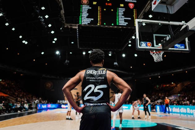 Easycredit BBL: Basketball Braunschweig Löwen - Fitness First Würzburger Baskets, 18.02.26 Grant Sherfield (Basketball Löwen Braunschweig, 25); Easycredit BBL: Basketball Braunschweig Löwen vs. Fitness First Würzburger Baskets am 18.02.2026 in der Volkswagen Halle, Braunschweig Copyright: xBEAUTIFULxSPORTS Tonhäuserx