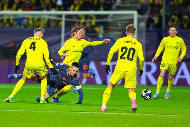 Football, Champions League 2025 2026 Bodo Glimt Inter 3 1 Bodo 20260218 Bodo Glimt s Odin Bjortuft left and Patrick Berg in a duel with Inter s Lautaro Martinez in the Champions League football match between Bodo Glimt and Inter at Aspmyra Stadium Photo Thomas Andersen NTB Bodo Norway EDITORIAL USE ONLY RESTRICTED USE FOR BETTING COMPANIES  Copyright: xThomasxAndersenx xNTBx