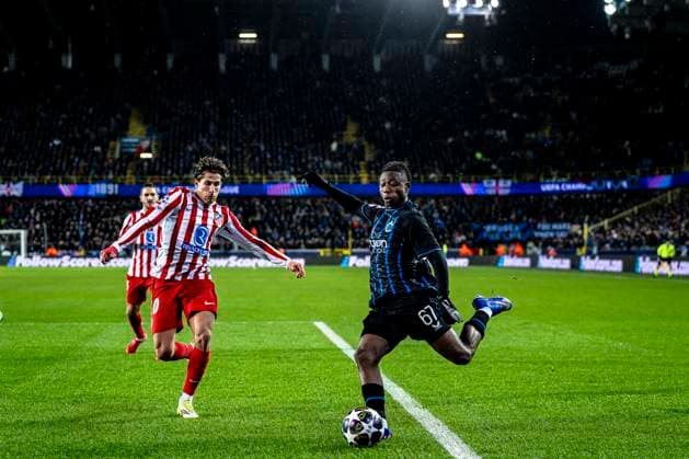Atletico de Madrid forwarder Giuliano Simeone, Club Brugge forwarder Mamadou Diakhon, during the match Club Brugge KV vs Atletico de Madrid at the Jan Breydelstadion for the Champions League - KO play-offs - 1st leg season 2025-2026 in BRUGGE, Belgium on 18 february 2026. (Photo by Stefan Koops EYE4IMAGES DeFodi Images) -