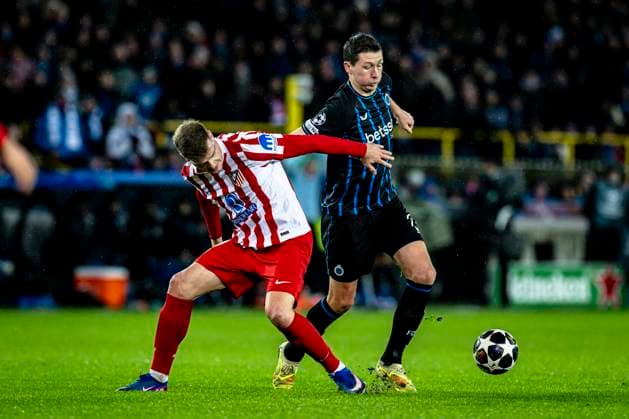 Atletico de Madrid forwarder Alexander Sorloth, Club Brugge midfielder Hans Vanaken, during the match Club Brugge KV vs Atletico de Madrid at the Jan Breydelstadion for the Champions League - KO play-offs - 1st leg season 2025-2026 in BRUGGE, Belgium on 18 february 2026. (Photo by Stefan Koops EYE4IMAGES DeFodi Images) -