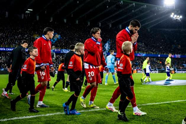 Atletico de Madrid forwarder Giuliano Simeone, Atletico de Madrid defender David Hancko, during the match Club Brugge KV vs Atletico de Madrid at the Jan Breydelstadion for the Champions League - KO play-offs - 1st leg season 2025-2026 in BRUGGE, Belgium on 18 february 2026. (Photo by Stefan Koops EYE4IMAGES DeFodi Images) -