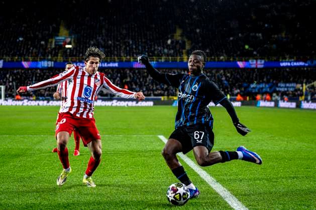 Atletico de Madrid forwarder Giuliano Simeone, Club Brugge forwarder Mamadou Diakhon, during the match Club Brugge KV vs Atletico de Madrid at the Jan Breydelstadion for the Champions League - KO play-offs - 1st leg season 2025-2026 in BRUGGE, Belgium on 18 february 2026. (Photo by Stefan Koops EYE4IMAGES DeFodi Images) -