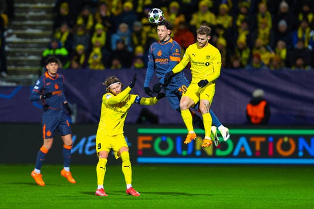 Football, Champions League 2025 2026 Bodo Glimt Inter Bodo 20260218 Inter s Carlos Augusto in a duel with Bodo Glimt s Kasper Hogh left and Ole Didrik Blomberg in the Champions League football match between Bodo Glimt and Inter at Aspmyra Stadium Photo Thomas Andersen NTB Bodo Norway EDITORIAL USE ONLY RESTRICTED USE FOR BETTING COMPANIES  Copyright: xThomasxAndersenx xNTBx