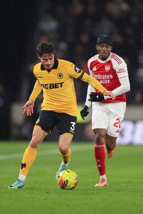Football - Premier League - Wolverhampton Wanderers v Arsenal 18th February 2026 - Premier League - Wolverhampton Wanderers v Arsenal - Hugo Bueno of Wolverhampton Wanderers battles with Noni Madueke of Arsenal - Photo: Simon Stacpoole Offside. Wolverhampton UK Copyright: xSimonxStacpoolexOffside