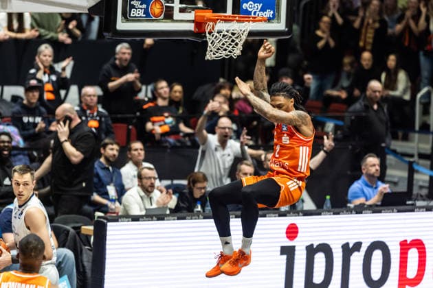 GER, easy-Credit Basketball-Bundesliga, Niners Chemnitz - MLP Academics Heidelberg. 18.02.2026, Messe, Chemnitz, GER, easy-Credit Basketball-Bundesliga, Niners Chemnitz - MLP Academics Heidelberg. Nike Sibande (Niners Chemnitz, 2) Foto Alexander Trienitz Chemnitz Messe Sachsen Deutschland