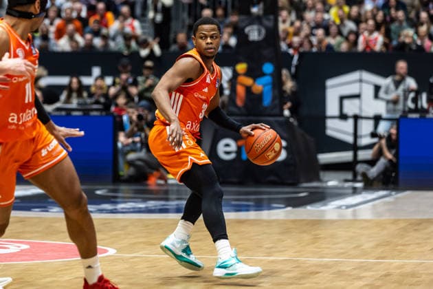 GER, easy-Credit Basketball-Bundesliga, Niners Chemnitz - MLP Academics Heidelberg. 18.02.2026, Messe, Chemnitz, GER, easy-Credit Basketball-Bundesliga, Niners Chemnitz - MLP Academics Heidelberg. Eric Washington (Niners Chemnitz, 33) Foto Alexander Trienitz Chemnitz Messe Sachsen Deutschland