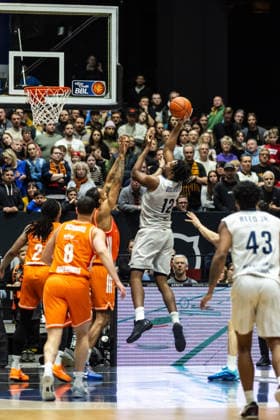 GER, easy-Credit Basketball-Bundesliga, Niners Chemnitz - MLP Academics Heidelberg. 18.02.2026, Messe, Chemnitz, GER, easy-Credit Basketball-Bundesliga, Niners Chemnitz - MLP Academics Heidelberg. Osun Osunniyi (MLP Academics Heidelberg 12) Foto Alexander Trienitz Chemnitz Messe Sachsen Deutschland