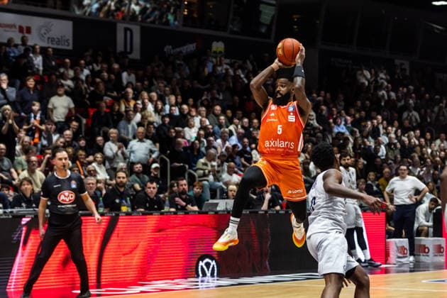 GER, easy-Credit Basketball-Bundesliga, Niners Chemnitz - MLP Academics Heidelberg. 18.02.2026, Messe, Chemnitz, GER, easy-Credit Basketball-Bundesliga, Niners Chemnitz - MLP Academics Heidelberg. Corey Davis Jr. (Niners Chemnitz, 5) Foto Alexander Trienitz Chemnitz Messe Sachsen Deutschland