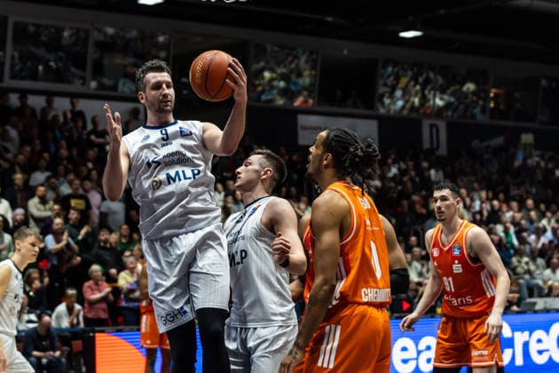 GER, easy-Credit Basketball-Bundesliga, Niners Chemnitz - MLP Academics Heidelberg. 18.02.2026, Messe, Chemnitz, GER, easy-Credit Basketball-Bundesliga, Niners Chemnitz - MLP Academics Heidelberg. Paul Zipser (MLP Academics Heidelberg 9) Foto Alexander Trienitz Chemnitz Messe Sachsen Deutschland